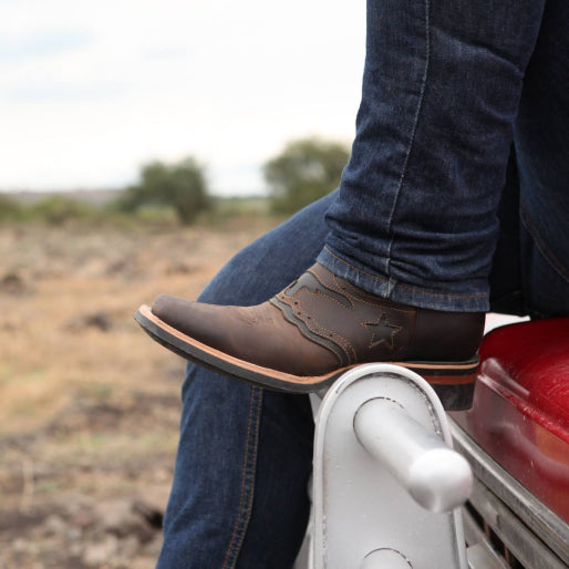 Eleva tu Estilo: Descubre la Elegancia de Nuestros Botines para Hombre